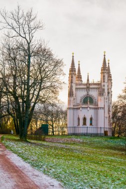 Gotik Şapel Alexandria Park, kilise Alexander Nevsky.Russia.Saint-Petersburg.Peterhof.