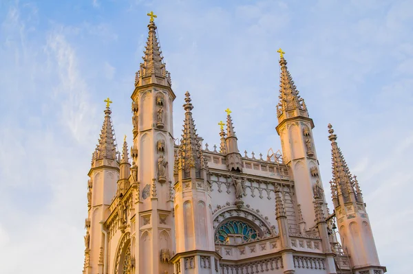 Capilla gótica en el Parque de Alejandría, la Iglesia de Alexander Nevsky.Russia.Saint-Petersburg.Peterhof . — Foto de Stock