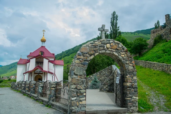 Mironositskaya Kościół w Alan Założenie klasztoru. Caucasus.Russia. — Zdjęcie stockowe