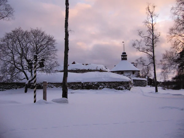 Antigua y antigua fortaleza de piedra Korela. La ciudad de Priozersk.Russia.Winter, nieve deriva . —  Fotos de Stock