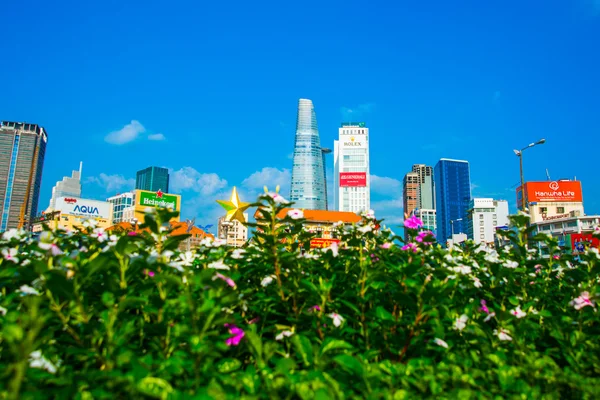 Ogromne wieżowce w Saigon.Ho Chi Minh, Wietnam. — Zdjęcie stockowe