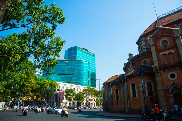 Énorme gratte-ciel à Saigon.Ho Chi Minh, Vietnam . — Photo