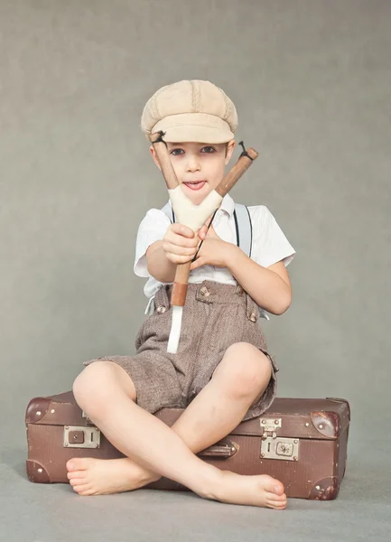 Young boy with a slingshot — Stock Photo, Image