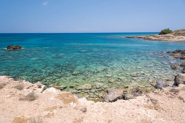 Aguas cristalinas y rocas areniscas del Mediterráneo Se — Foto de Stock