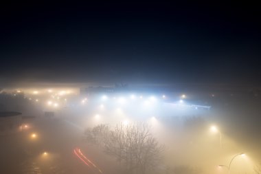 Sisli bir gecede şehir