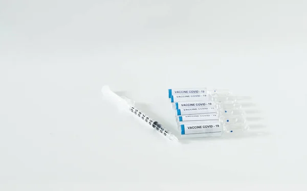 Covid Flacon Vaccin Seringue Injectable Sur Fond Blanc — Photo