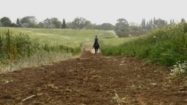 Kız A binme ağır çekim