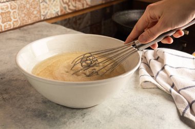 Krep yapıyorum. Ev yemeği.