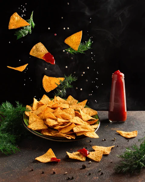 Biber ve tuzlu mısır cipsi. Yükselme