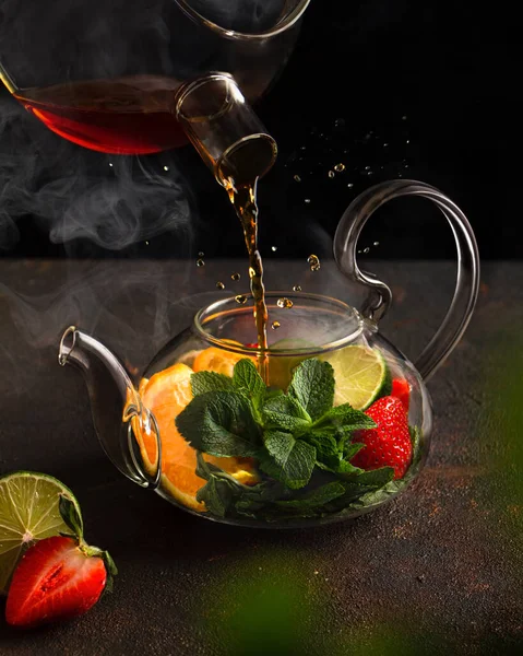 Boisson Thé Chaud Aux Oranges Fraise Menthe Dans Une Théière — Photo