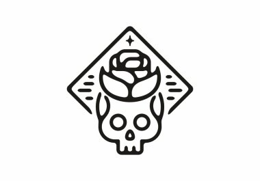 Gül desenli siyah çizgili iskelet başı sanatı