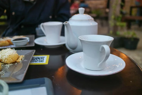 Чайник Белая Чашка Фото Стола — стоковое фото