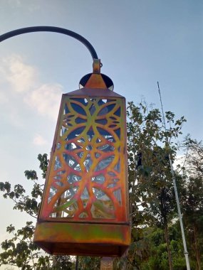 Kahverengi dikdörtgen bahçe lambası fotoğrafı