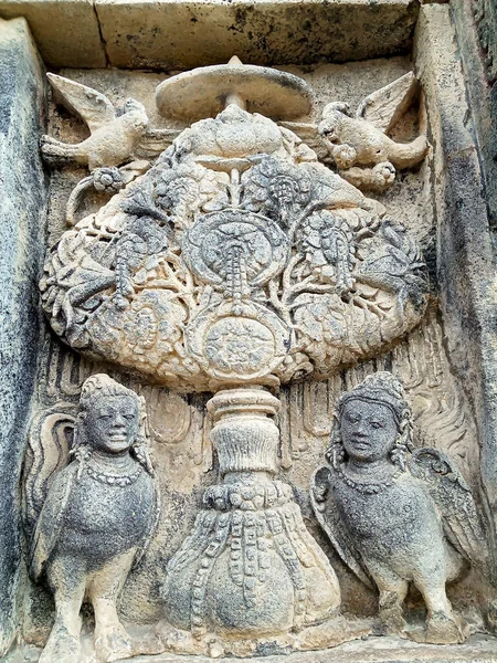2021年5月31日 印度尼西亚日惹 当地居民和外国人也是旅游胜地的Prambanan寺庙的石雕浮雕图 — 图库照片