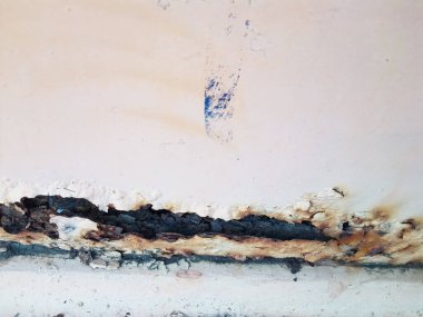 Elektrik direği fotoğrafının paslı demir dokusu.