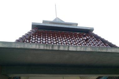 bir ev fotoğrafının çatısı.