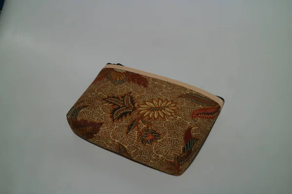 Pequena Bolsa Marrom Com Batik Motivo Foto — Fotografia de Stock