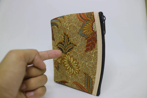 Kleine Bruine Etui Met Batik Motief Foto — Stockfoto