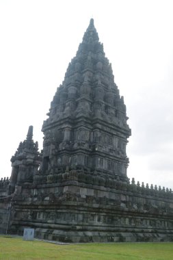 KLATEN, INDONESIA 31 Mayıs 2021, Prambanan Tapınağı Klaten 'de tarihi ve klasik mimarisi olan bir tapınaktır.