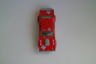 SEMARANG, İNDONEZYA 25 Ağustos 2021: oyuncak araba koleksiyonu, kırmızı renkli Hot Wheels. Hot Wheels, Amerikalı oyuncak üreticisi Mattel 'in bir ölçekli oyuncak arabasıdır.