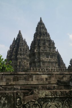 KLATEN, INDONESIA 31 Mayıs 2021, Prambanan Tapınağı Klaten 'de tarihi ve klasik mimarisi olan bir tapınaktır.
