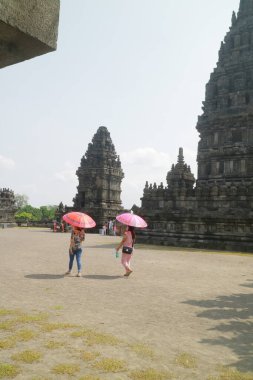 KLATEN, INDONESIA 31 Mayıs 2021, Prambanan Tapınağı Klaten 'de tarihi ve klasik mimarisi olan bir tapınaktır.