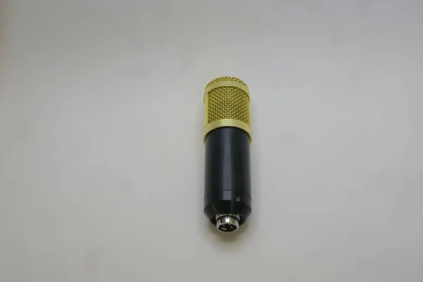Yoğunlaştırıcı Mikrofon Fotoğrafının Altın Siyah Rengi — Stok fotoğraf