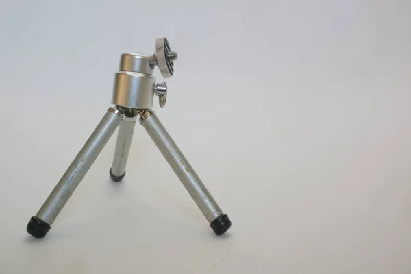 Kamera Akıllı Telefon Fotoğrafı Için Beyaz Gri Mini Tripod — Stok fotoğraf