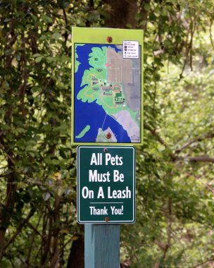 Virginia Park tabelası Bütün köpekler tasmalı olmalıdır