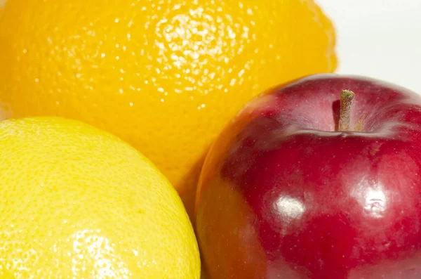 Naranja Limón Manzana Sobre Fondo Blanco —  Fotos de Stock