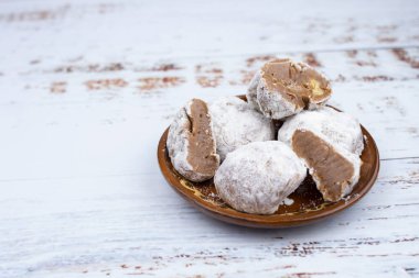 Çikolatalı cevizli trüf mantarı, sütlü şeker, cevizli şeker, fındıklı şekerleme, tatlı tatlı