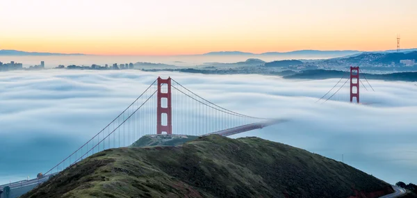 Golden Gate Köprüsü, altın saat — Stok fotoğraf