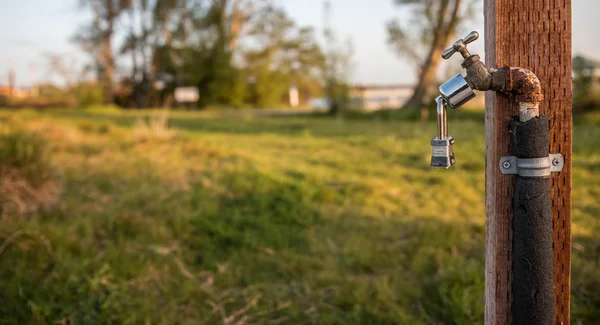 Locked Water Spigot — Stock Photo, Image