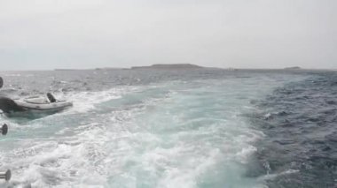 Denizin. Tekne. Adam.