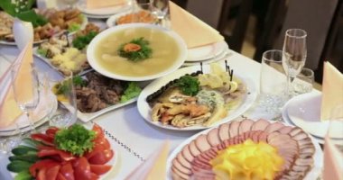 Restoran. Tablo. Gıda. Et. Sebze.