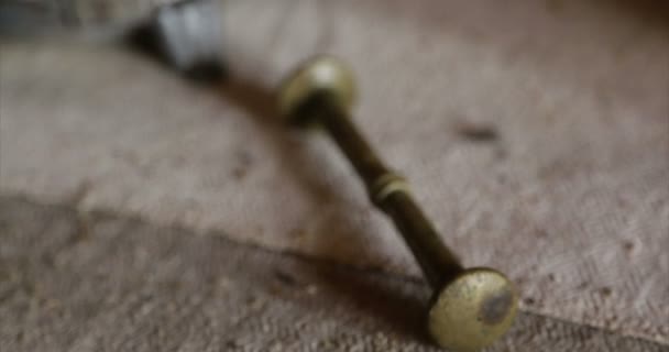 Authenticité ukrainienne. Village natal. Intérieur. Vieille Pounder. Gros plan .