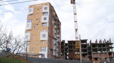 Construscion. Bina. Vinç. Soldan sağa panorama.