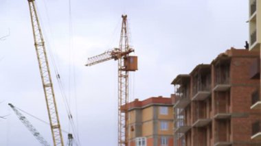 Construscion. Bina. Vinç. Odak çekme.