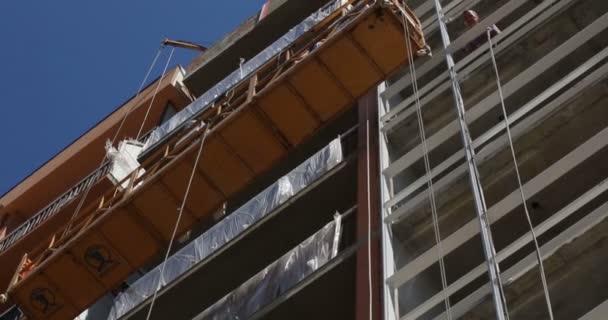 Construction. Building. Construction lift. — Stock Video