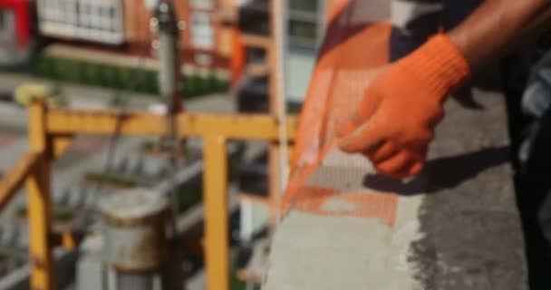 Construction. Man strengthen construction netting.. — Stock Video