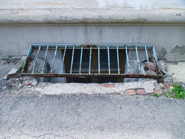 Basement House Window Overlooking Street Level Asphalt Road Window Closed — Stock Photo, Image