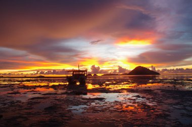 Mars gibi Borneo Günbatımı
