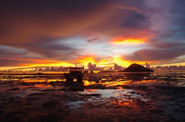 Mars gibi Borneo Günbatımı