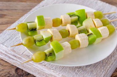 Bir self servis büfesi için farklı bir meyve kanalı..