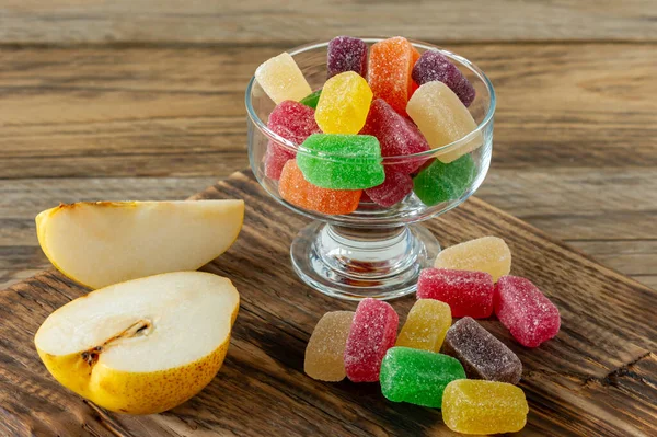 Fruitmarmelade Snoepjes Gelei Snoepjes Een Houten Bureau Fruit Natuurlijk Dessert — Stockfoto