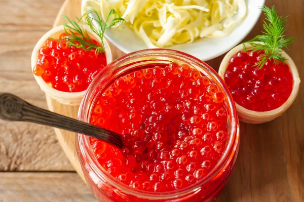 Tartlets Com Manteiga Caviar Vermelho Comida Gourmet Aperitivo Delicatessen Frutos — Fotografia de Stock