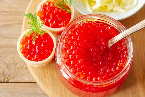 Tartlets Com Manteiga Caviar Vermelho Comida Gourmet Aperitivo Delicatessen Frutos — Fotografia de Stock