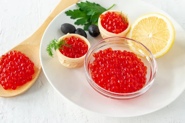 Tartlets Com Manteiga Caviar Vermelho Comida Gourmet Aperitivo Delicatessen Frutos — Fotografia de Stock