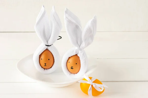 Velikonoční Králičí Uši Ubrousků Vajec Slavnostní Dekorace Dovolenou — Stock fotografie