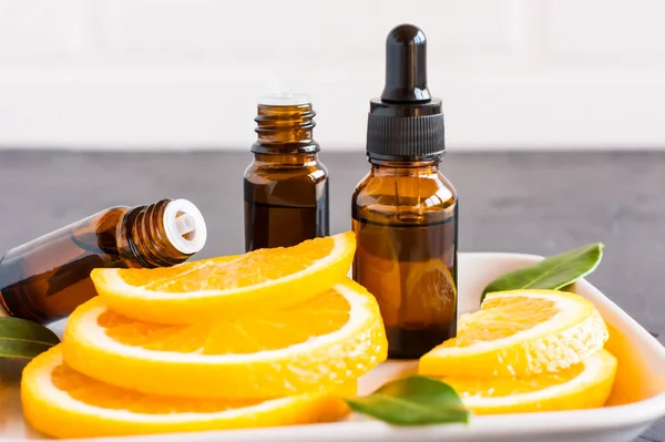 Verjüngendes Serum Und Ätherisches Orangenmsplo Glasflaschen Zitrusöl Natürliche Orange Vitamin — Stockfoto
